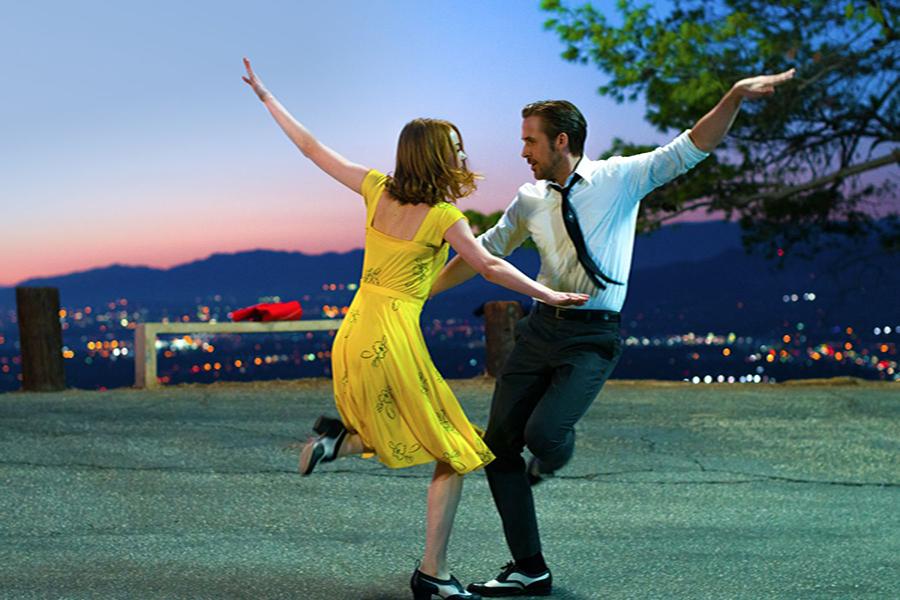 Mia (Emma Stone) and Sebastian (Ryan Gosling) dance together. 