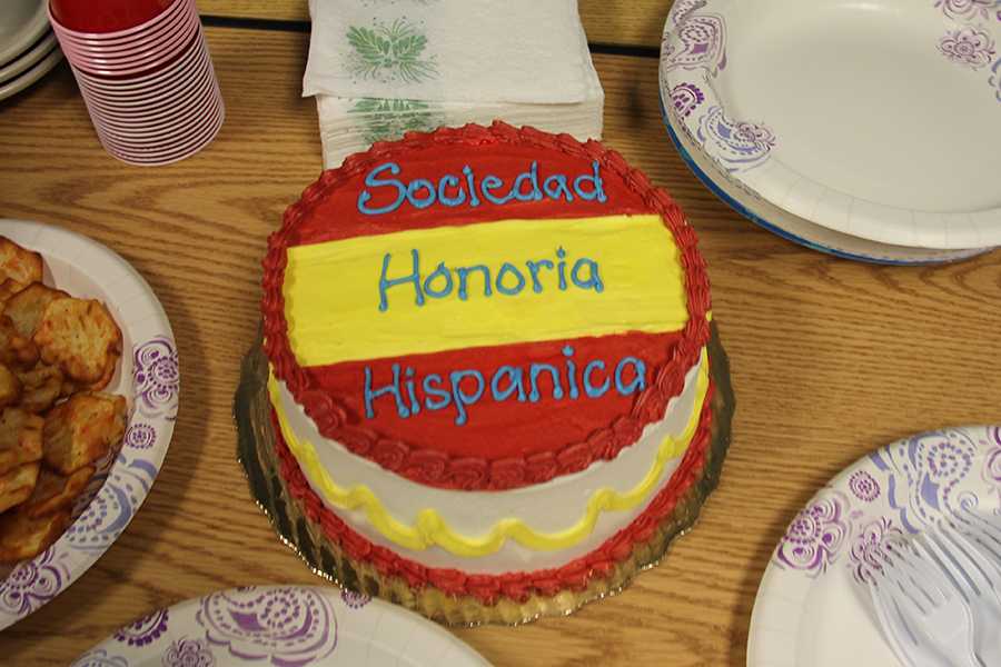 Photo by Kejsi Zyka/Nighthawk News
A cake and other treats are ready to be enjoyed after the induction ceremony for FFHS’ first Spanish National Honor Society chapter. PHOTO BY KEJSI ZYKA/Nighthawk News