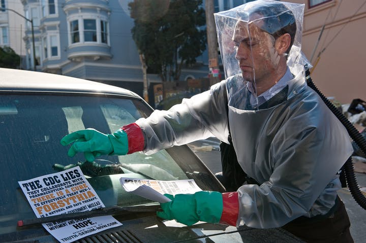 Jude Law as Alan Krumwiede in the thriller Contagion. PHOTO BY STAR TRIBUNE/TNS 