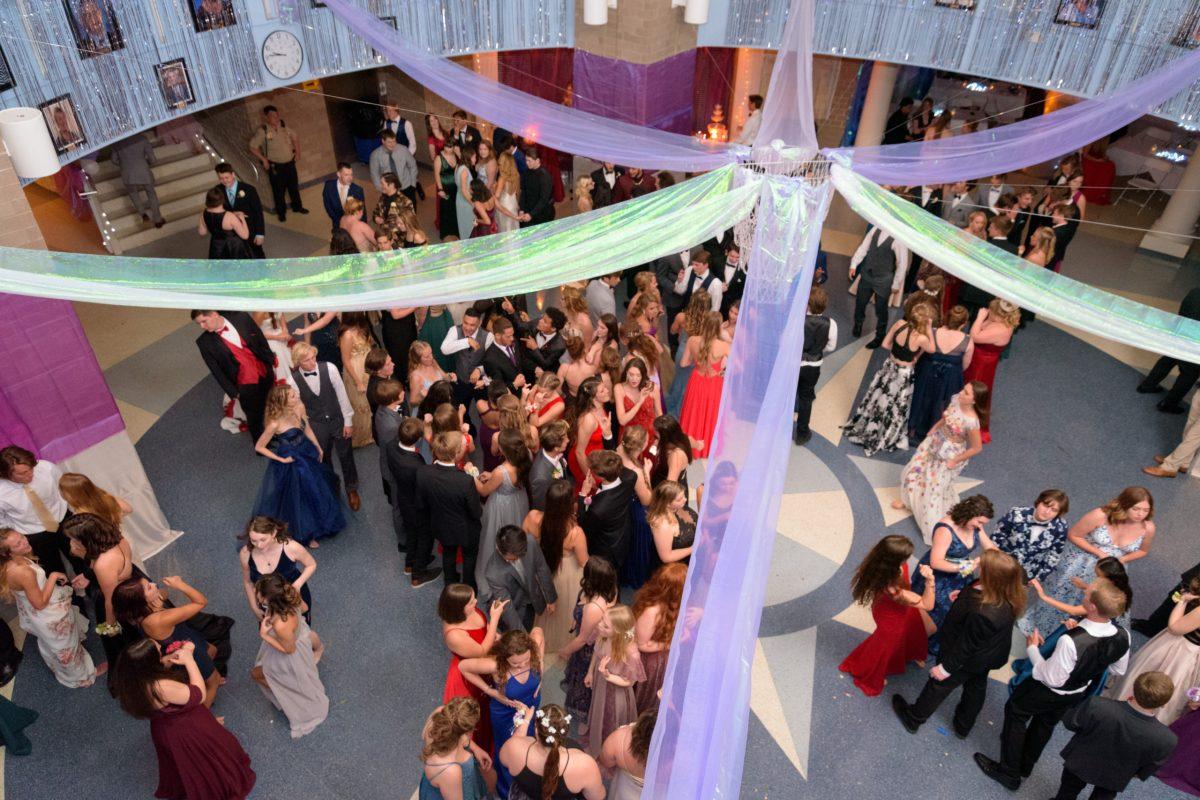 Prom in the FFHS rotunda